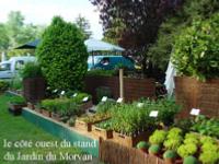 Le stand du jardin du morvan avant l'ouverture des Journées des Plantes vendredi 19 mai 2006